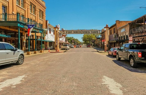 Fort Worth Cultural District Apartment | FRONTDESK West 7th District Apts Fort Worth