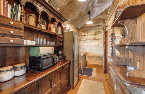 Italy Cabin | Frontier Cabin - Star Gazing - Pet Friendly