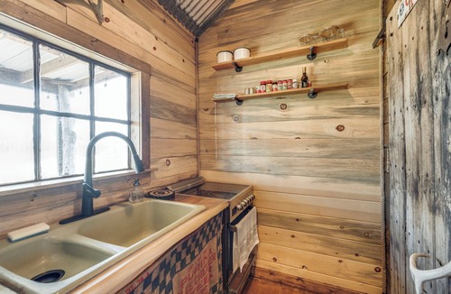 Italy Cabin | Frontier Cabin - Star Gazing - Pet Friendly
