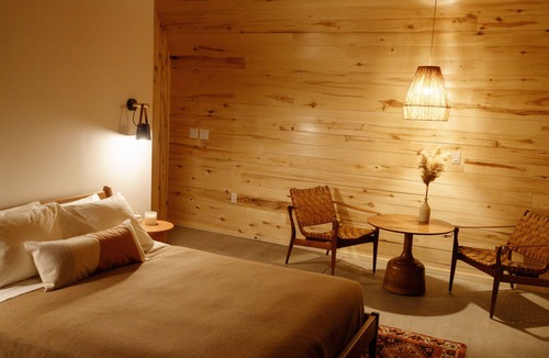 Center Hotel | Frontier Drive Inn
