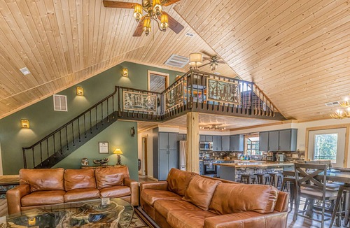 Bryson City Cabin | Frontier Lodge