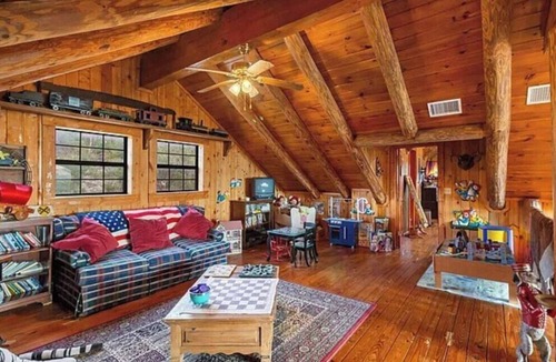 Mico Bed & Breakfast | Frontier Suite - Cozy Cabin, Mico, TX