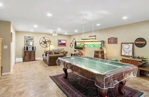Mico Bed & Breakfast | Frontier Suite - Cozy Cabin, Mico, TX