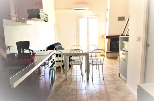 Frontignan Apartment | Frontignan plage 5 pers 250 mer et commerces, terrasse, 2 chambres et mezzanine