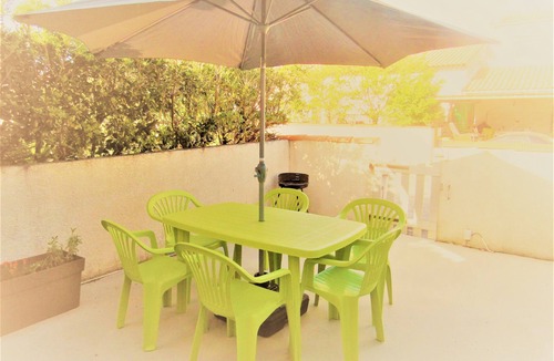 Frontignan Apartment | Frontignan plage 5 pers 250 mer et commerces, terrasse, 2 chambres et mezzanine