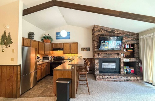 Bessemer Apartment | Frosthaven Unit 2-Hot Tub and Sauna