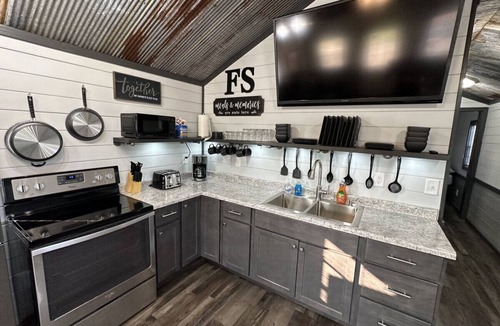 Annapolis Cabin | FS Rental #3 Annapolis, MO Black River