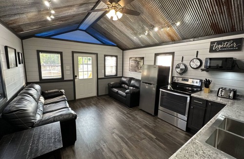 Annapolis Cabin | FS Rental #3 Annapolis, MO Black River