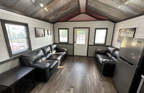 Annapolis Cabin | FS Rental #3 Annapolis, MO Black River