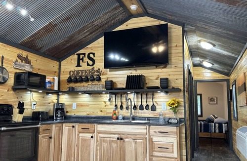 Annapolis Cabin | FS Rental #4 Annapolis, MO Black River