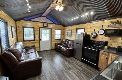 Annapolis Cabin | FS Rental #4 Annapolis, MO Black River