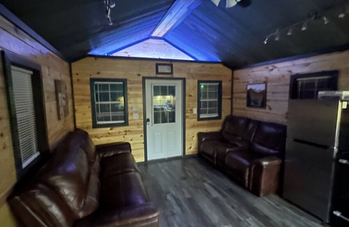 Annapolis Cabin | FS Rental #4 Annapolis, MO Black River