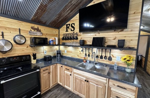 Annapolis Cabin | FS Rental #4 Annapolis, MO Black River