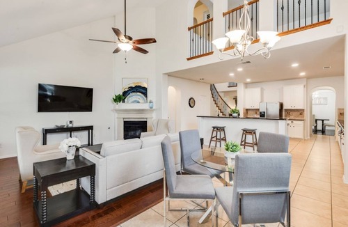 Frisco House | FS714–15 min to Toyota Base-Sleeps 8- Free Parking