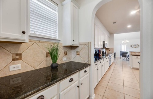 Frisco House | FS714–15 min to Toyota Base-Sleeps 8- Free Parking