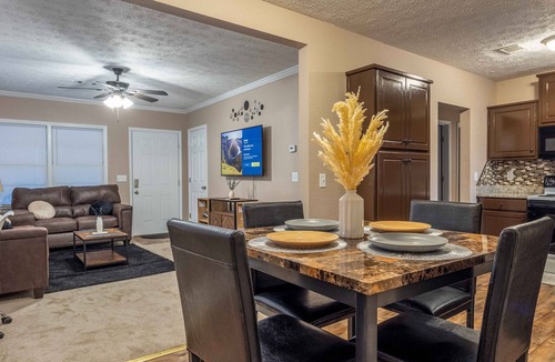 Columbus House | FT Moore Beautiful Cozy Oasis