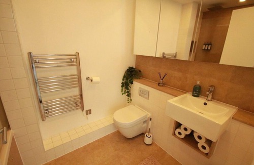 Whitechapel House | FT61 - Penthouse Rooms