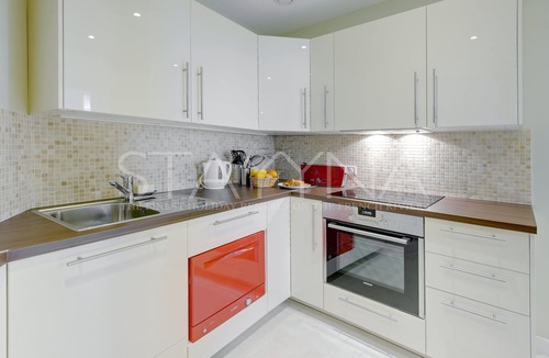 Carre d'Or Apartment | Fuchsia 1 bedroom apartment VRBO