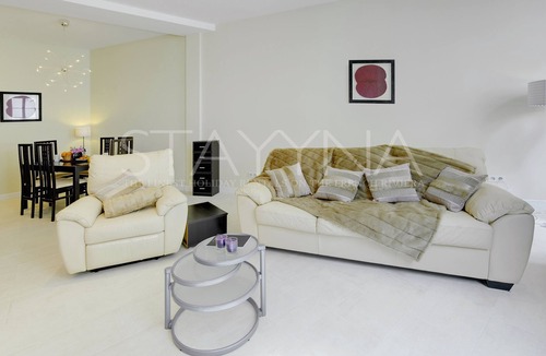 Carre d'Or Apartment | Fuchsia 1 bedroom apartment VRBO