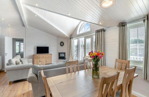 Hundall House | Fuchsia Lodge