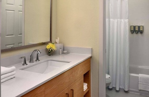 Schaumburg Hotel | Fulfilling Stay at Schaumburg! Pets Allowed, Outdoor Pool, Free Breakfast!