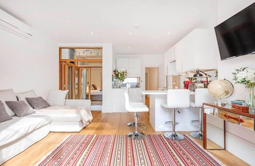Parsons Green and Walham Apartment | Fulham Broadway 2-Bed Apt w/Garden & Pets Ok