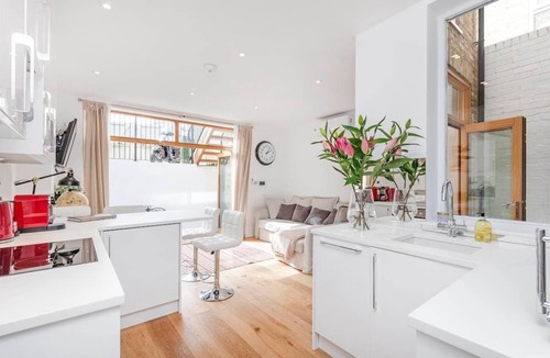 Parsons Green and Walham Apartment | Fulham Broadway 2-Bed Apt w/Garden & Pets Ok