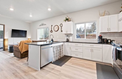 South Perry District Apartment | Full ADA Unit! - 2 Bed 2 Bath Unit Near Downtown!