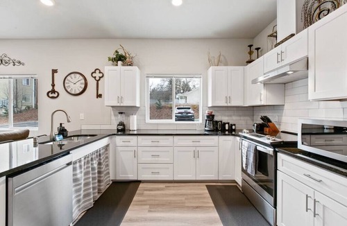 South Perry District Apartment | Full ADA Unit! - 2 Bed 2 Bath Unit Near Downtown!