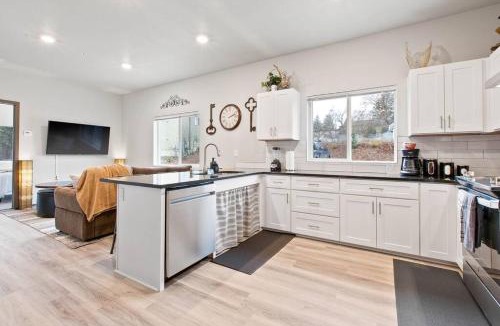 South Perry District Apartment | Full ADA Unit - 2 Bed 2 Bath Unit Near Downtown