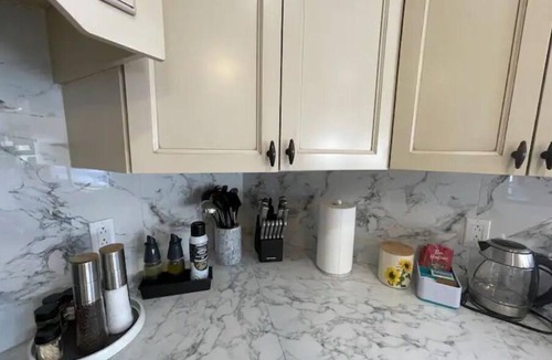 Cartierville Apartment | Full apartment, quick access with 40 Highway and 15 Highway. Free Parking