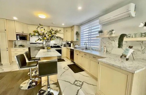 Cartierville Apartment | Full apartment, quick access with 40 Highway and 15 Highway. Free Parking