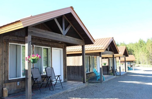 Island Park Ski Chalet | Full Bathroom, 2 Queen Beds, WIFI, Shared Hot Tub