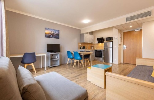 Gambetta Apartment | Full Bed Studio #1