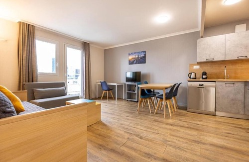 Gambetta Apartment | Full Bed Studio #1