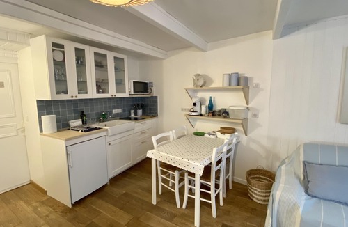 Trouville-sur-Mer Apartment | Full center. 2 charming rooms. 150m from the beach