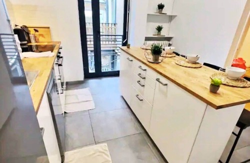 Downtown Angers Apartment | Full center 8pers 4ch 2sdb, billiards