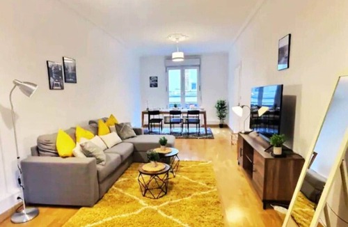 Downtown Angers Apartment | Full center 8pers 4ch 2sdb, billiards