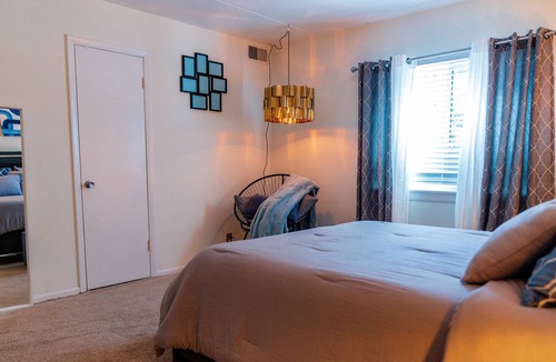 Alexandria Condo | Full Condo Free Parking + Self Check-In