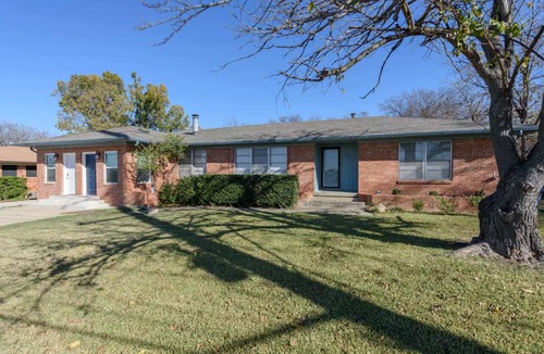 Denton Apartment | Full Cozy Studio w/Private Bath - C