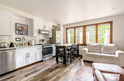 South Colby Cottage | Full Creekside Duplex Near Seattle Ferries