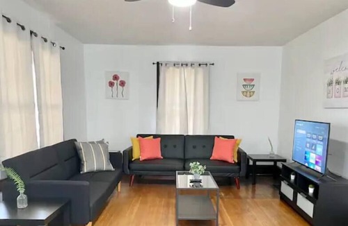 Shelbyville House | Full Duplex for 16 people