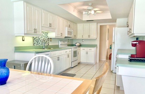 Biggar House | Full Home. Private Pool. Quiet, Clean, Central to SWFL's Beaches, Dining & Fun!