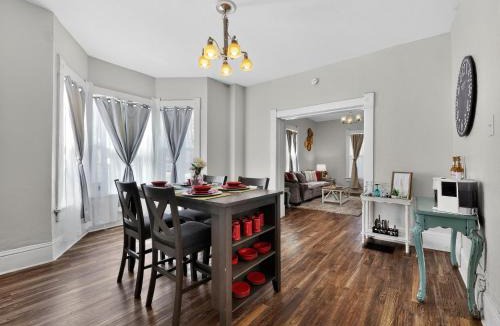 Farmington House | Full Home Retreat, Relax, Recharge