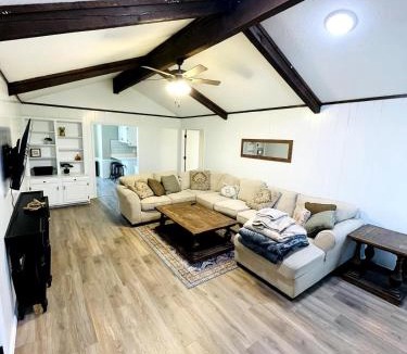 Owasso House | Full HOME with 2 KING BEDS and a POOL