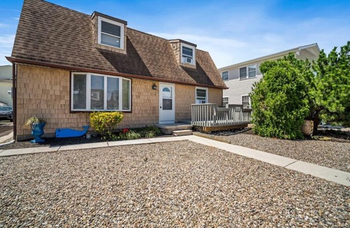 Southend House | Full House 2 Blocks from Beach