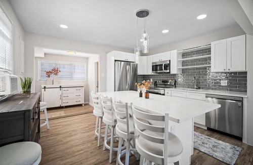 Southend House | Full House 2 Blocks from Beach