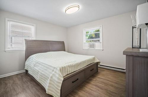 Southend House | Full House 2 Blocks from Beach