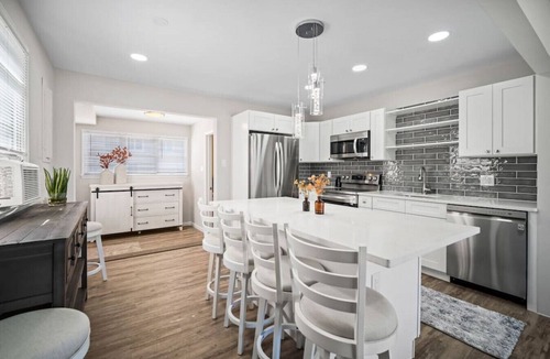 Southend House | Full House- 2 Blocks from Beach!