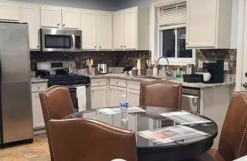 Windsor House | Full House 3 bedrooms 2Washrooms